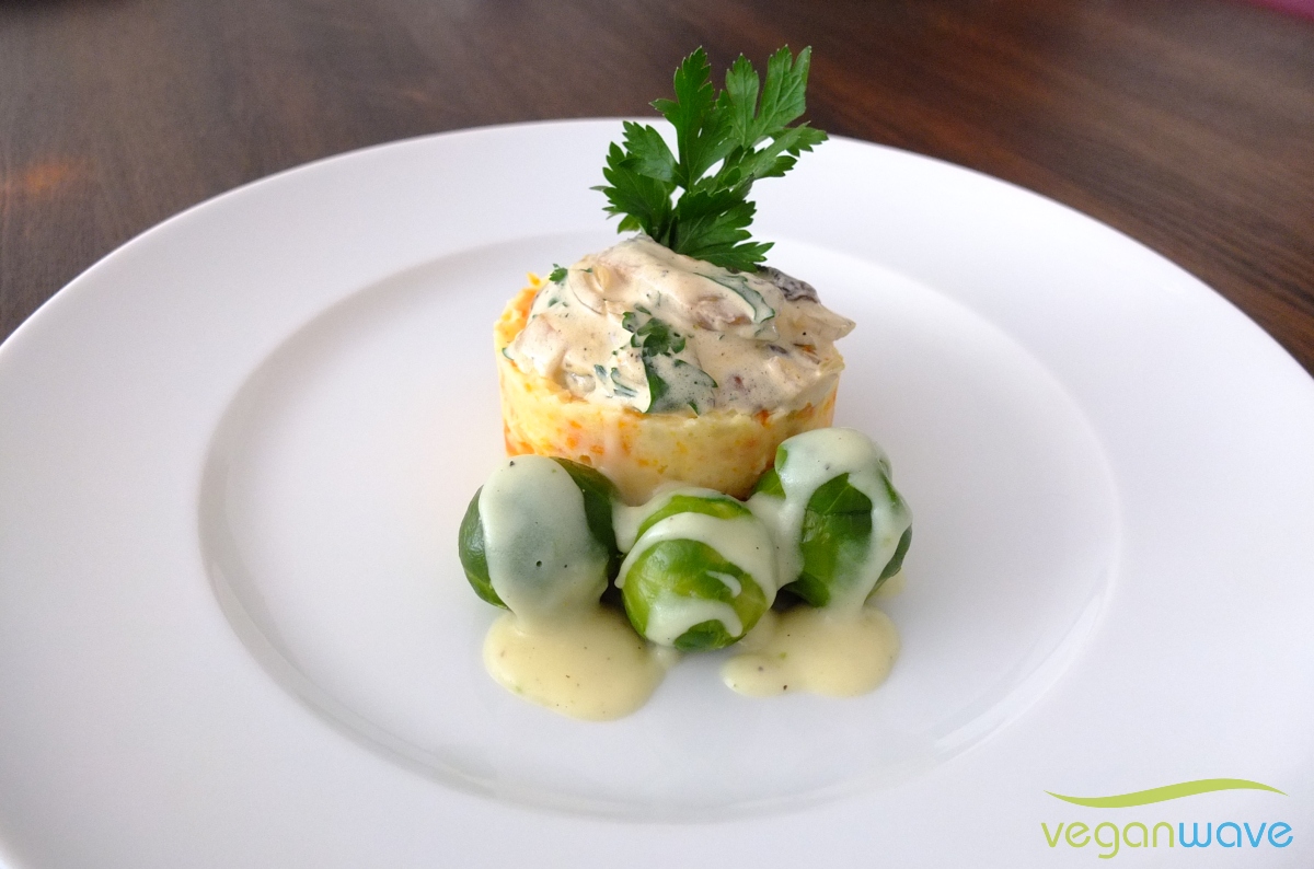 Kartoffel-Möhren-Stampf-Türmchen an Rosenkohl