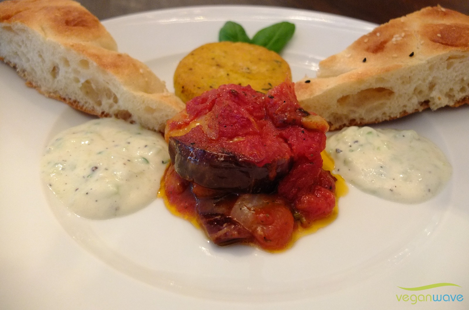 Moussaka mit Polentatalern