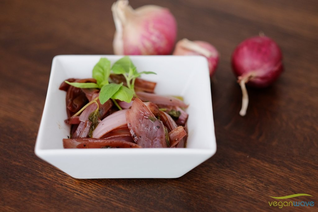 Rote Zwiebeln in Balsamico-Rotwein-Jus - veganwave