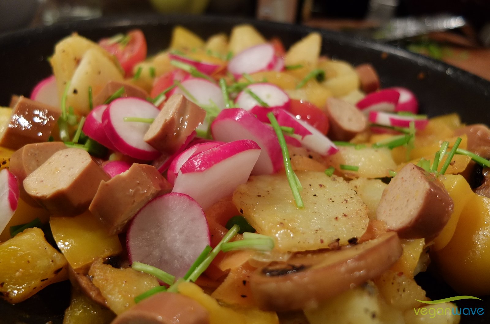Bauernpfanne vegan mit Kartoffeln und Radieschen - veganwave