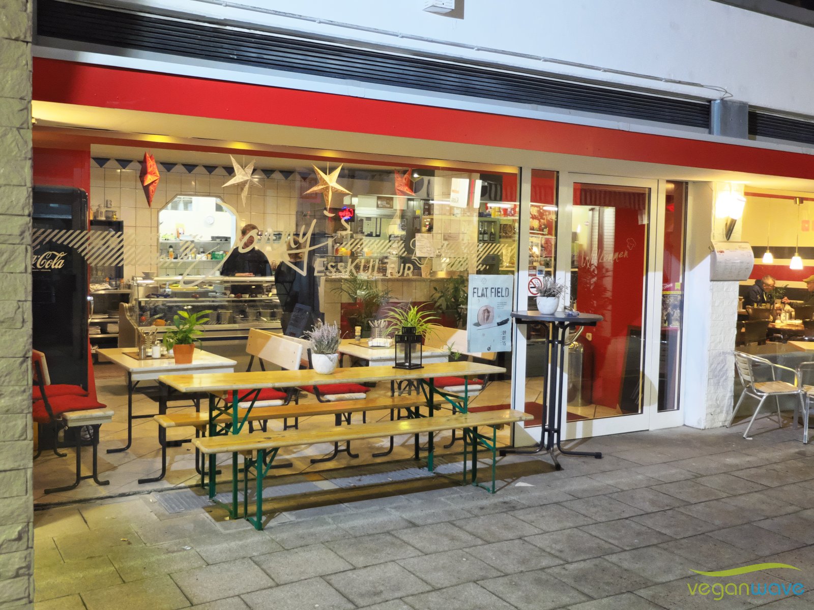 Jonny´s Esskultur in neuer Location - veganwave