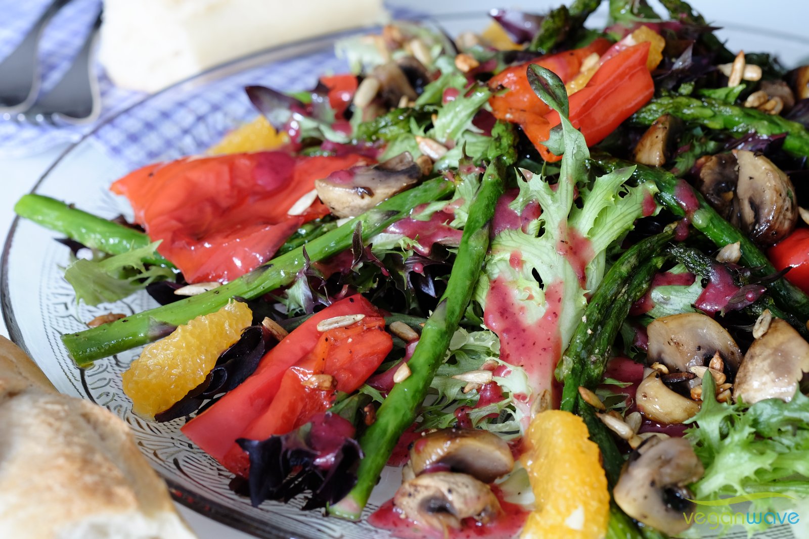 Gemischter Salat mit Preiselbeerdressing