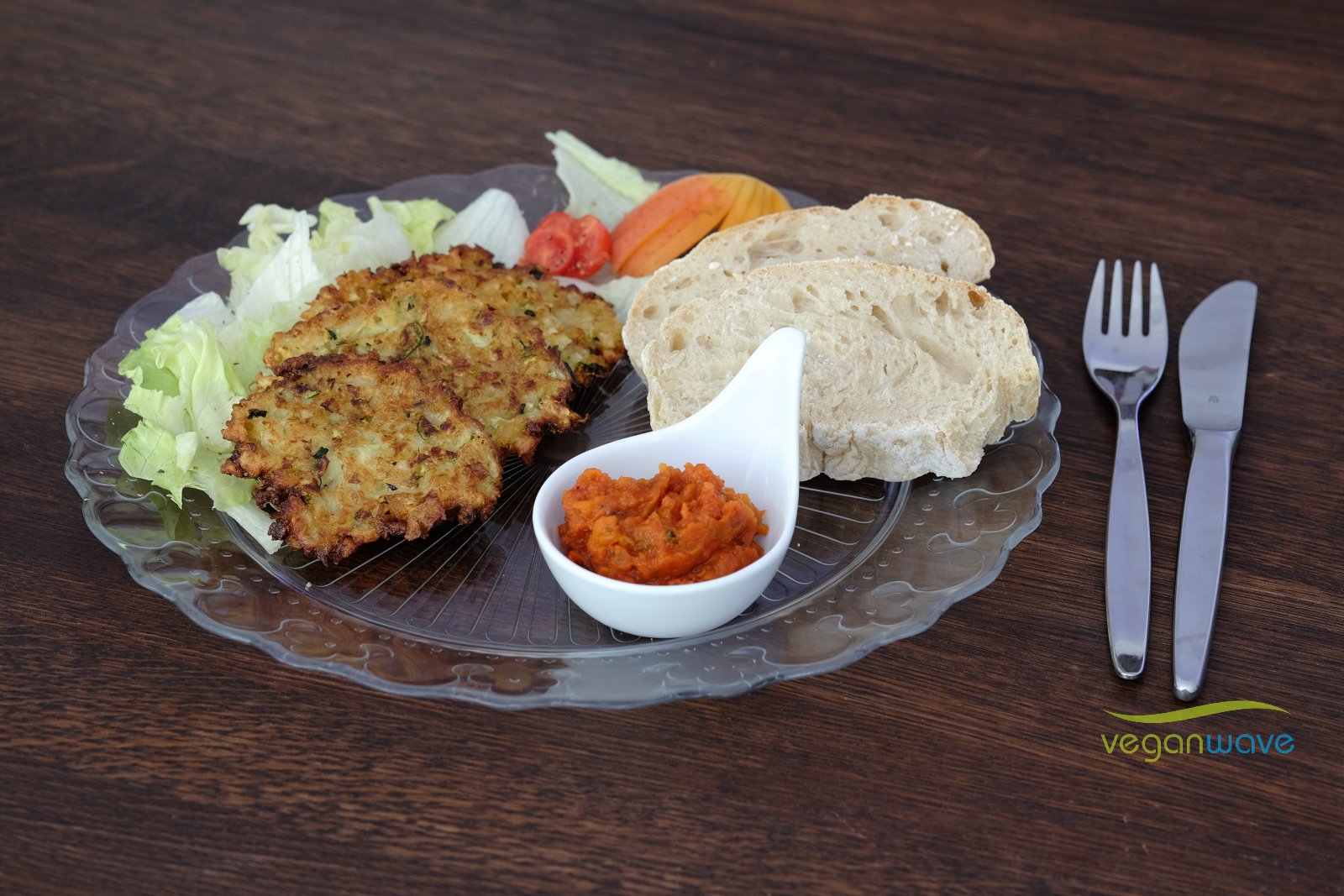 Vegane Zucchinipuffer mit Paprikadip - veganwave