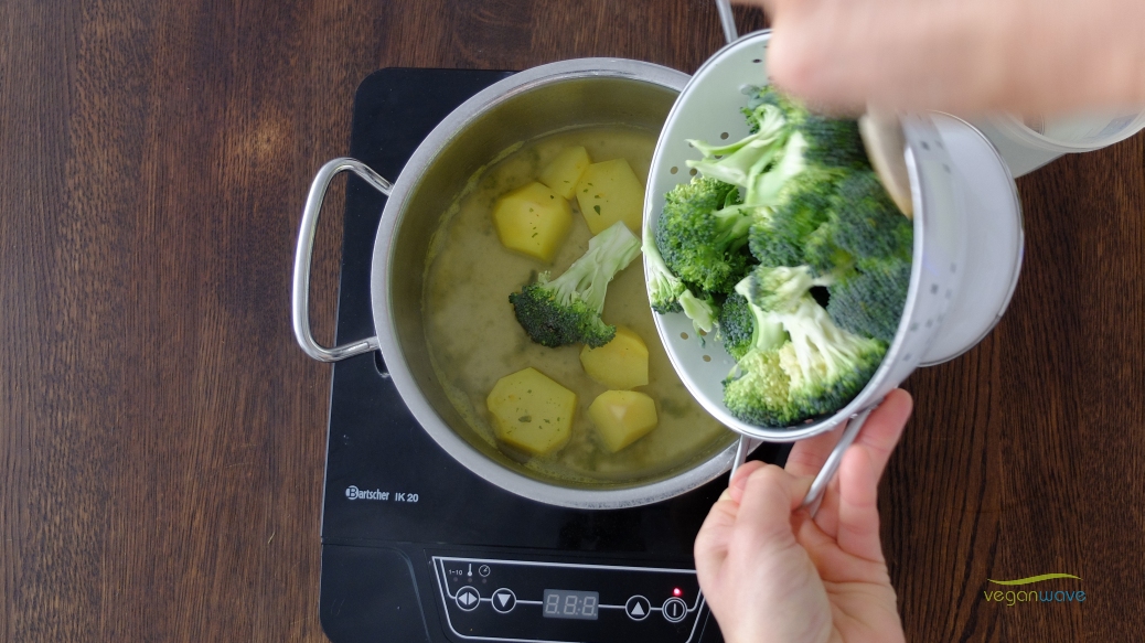 Vegane Broccolicremesuppe