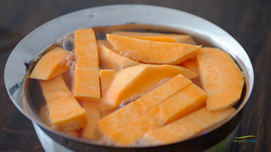 Karamellisierter Spargel mit gebackenen Süßkartoffelpommes - veganwave