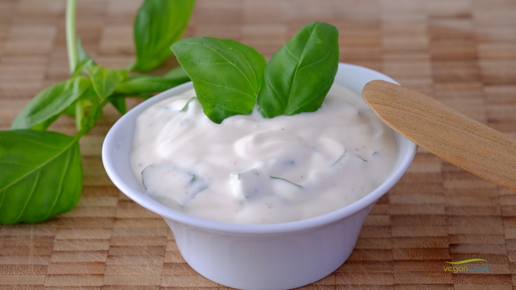 Veganer Basilikum Dip