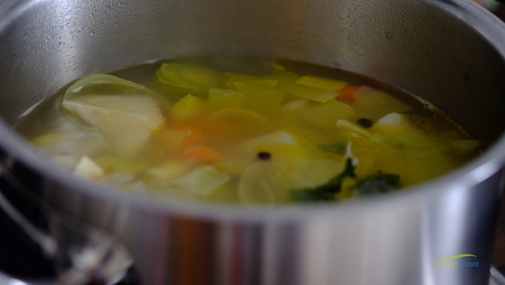 Vegane Frittatensuppe Vegane Gemüsebrühe