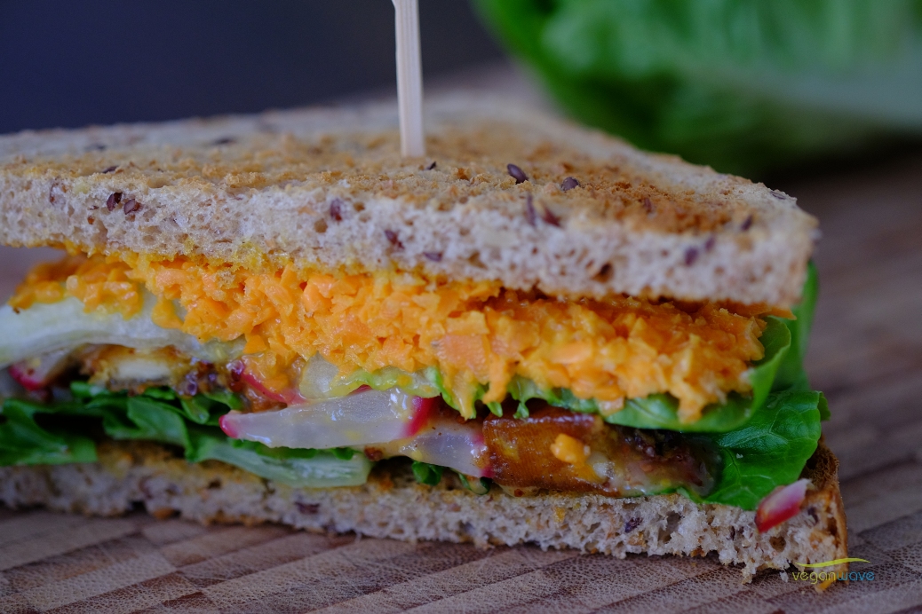 Herzhaftes veganes Sandwich