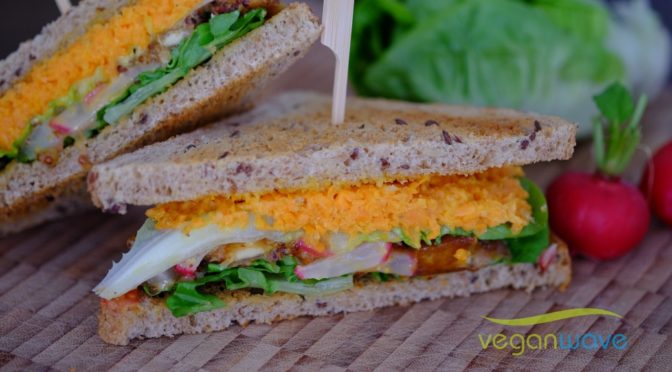 Herzhaftes veganes Sandwich