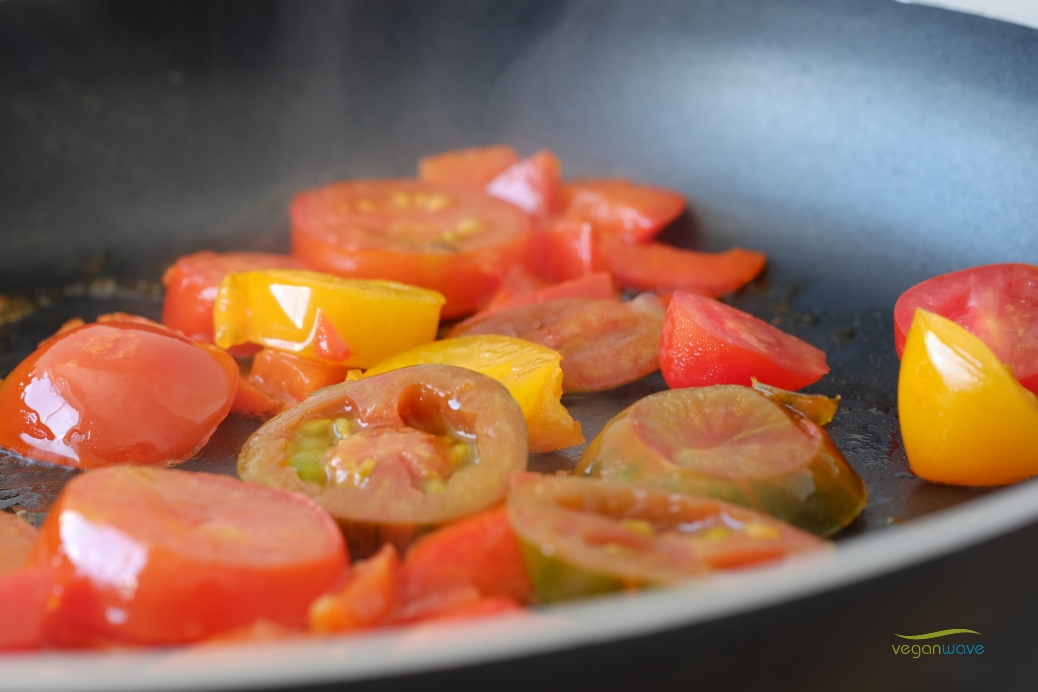 Veganes herzhaftes Omelette