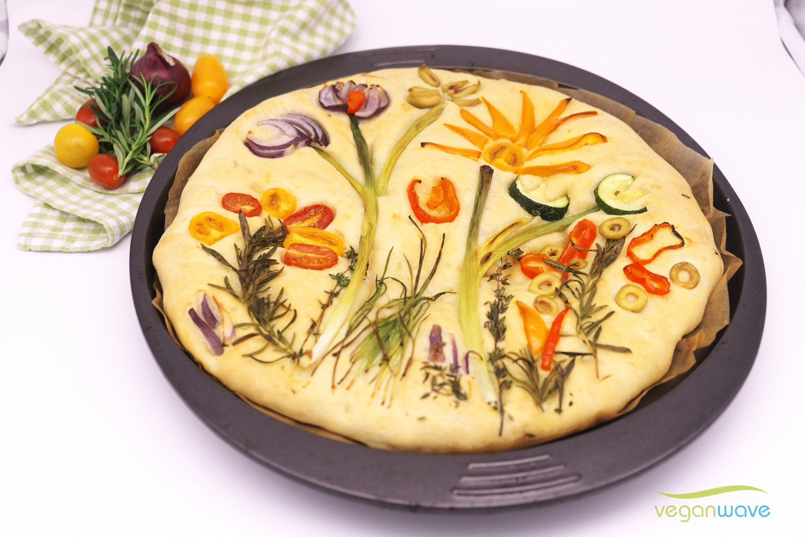 Vegane Foccacia Blumenwiese nach dem Backen